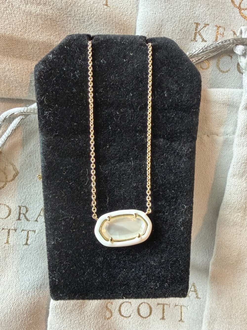 Kendra Scott framed Elisa Gold Chain Necklace with mother of pearl